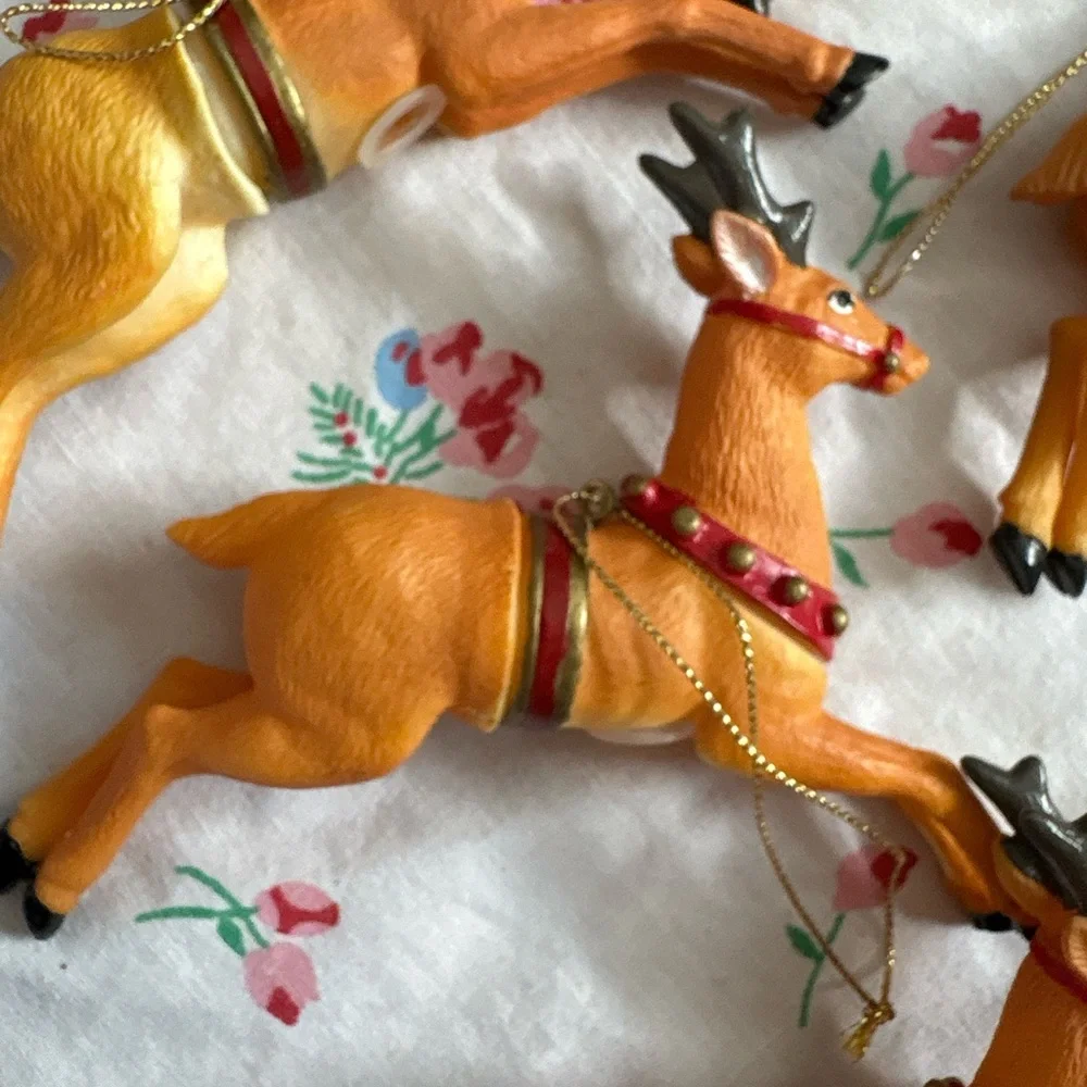 VintagešReindeer and Santa Sleigh Ornaments Set - Picture 4 of 6